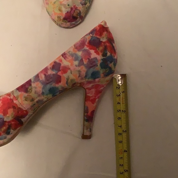 MADDEN GIRL GETTA FLORAL PUMP - Picture 3 of 11